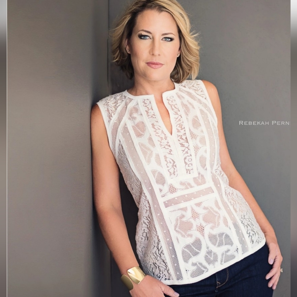 BCBGMaxAzria ,SizeXS,White Lace Sleeveless Blouse